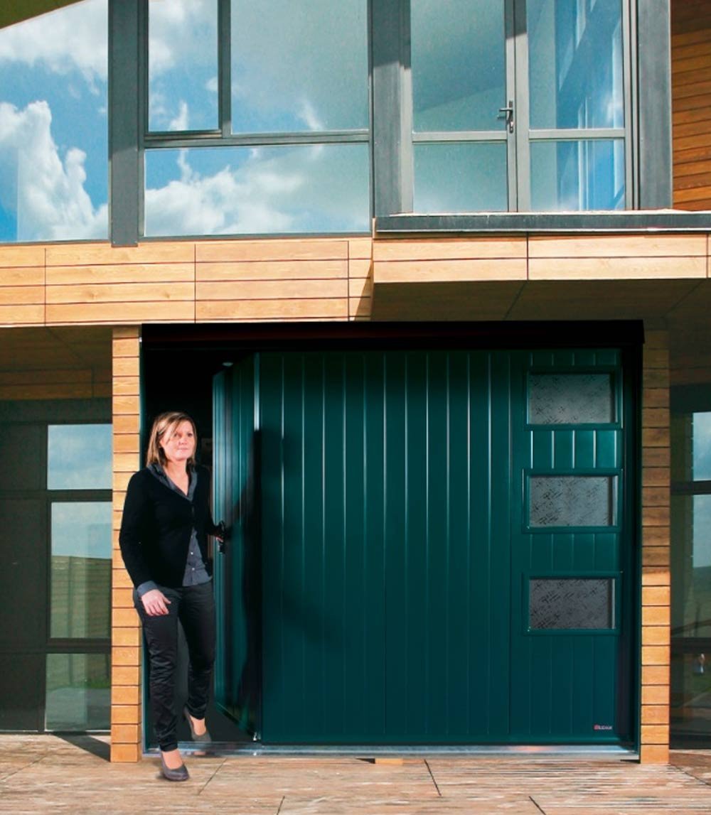 Porte de garage aludoor sectionnelle latérale avec portillon