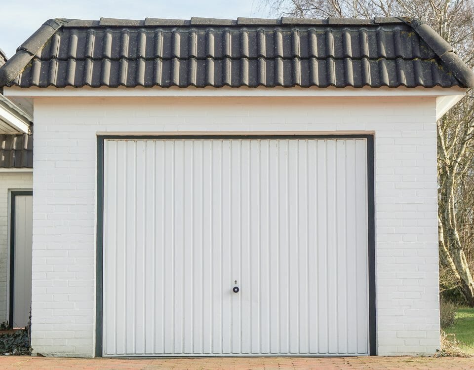 Porte de garage basculante blanche