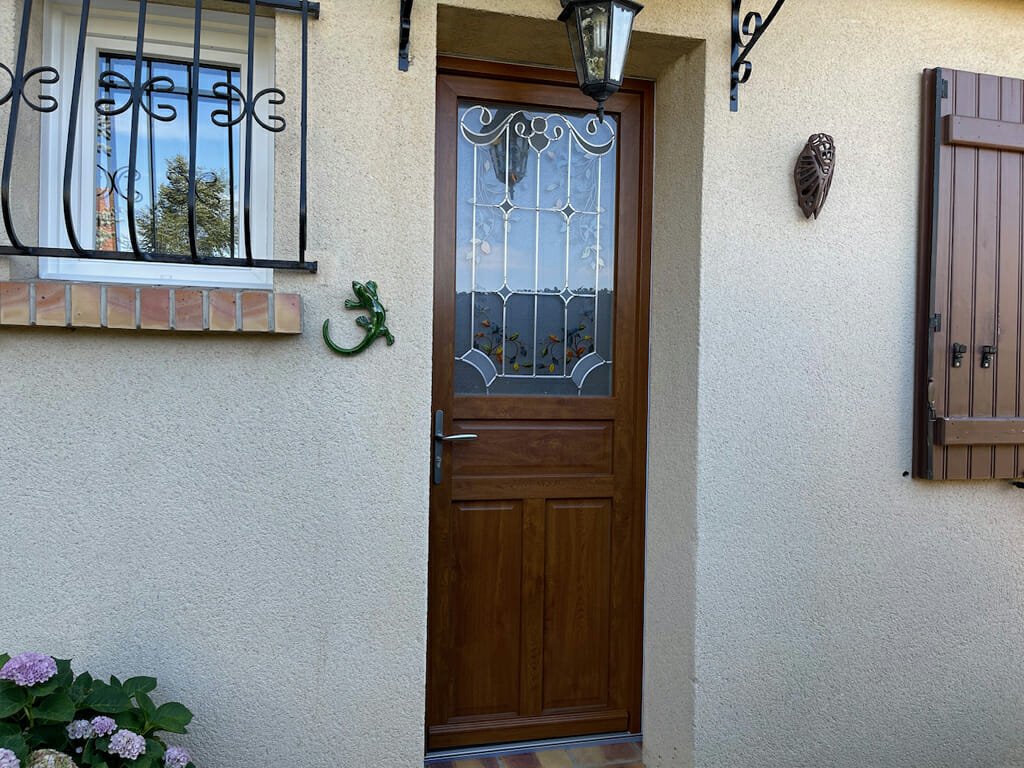 Poste porte PVC à Saintry Sur Seine