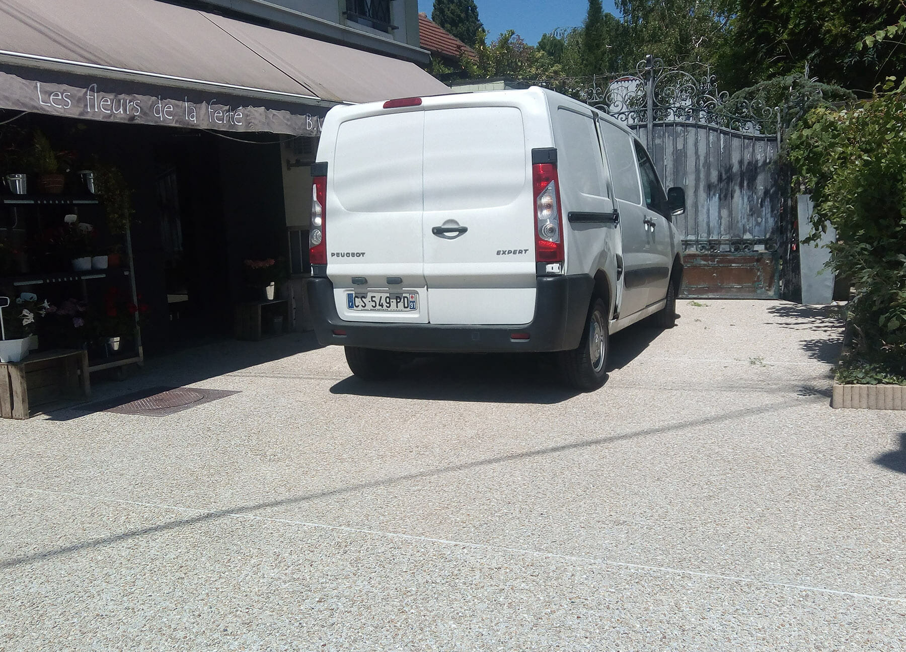 réalisation d'un parking en béton désactivé