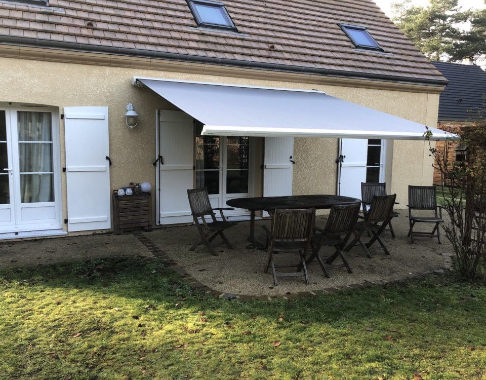 Pose d'un store banne à Boutigny