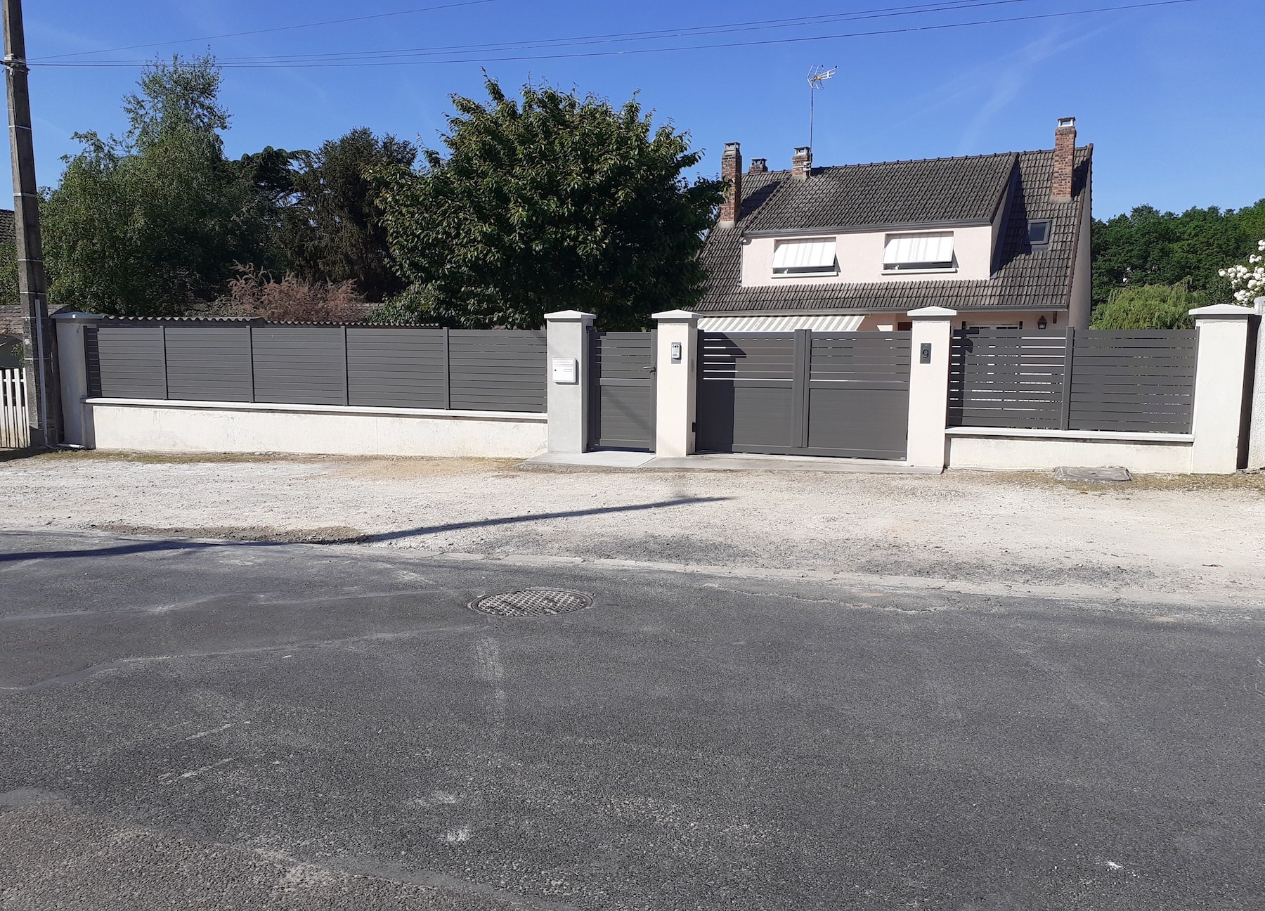 installation d'un portail en alu à Cerny