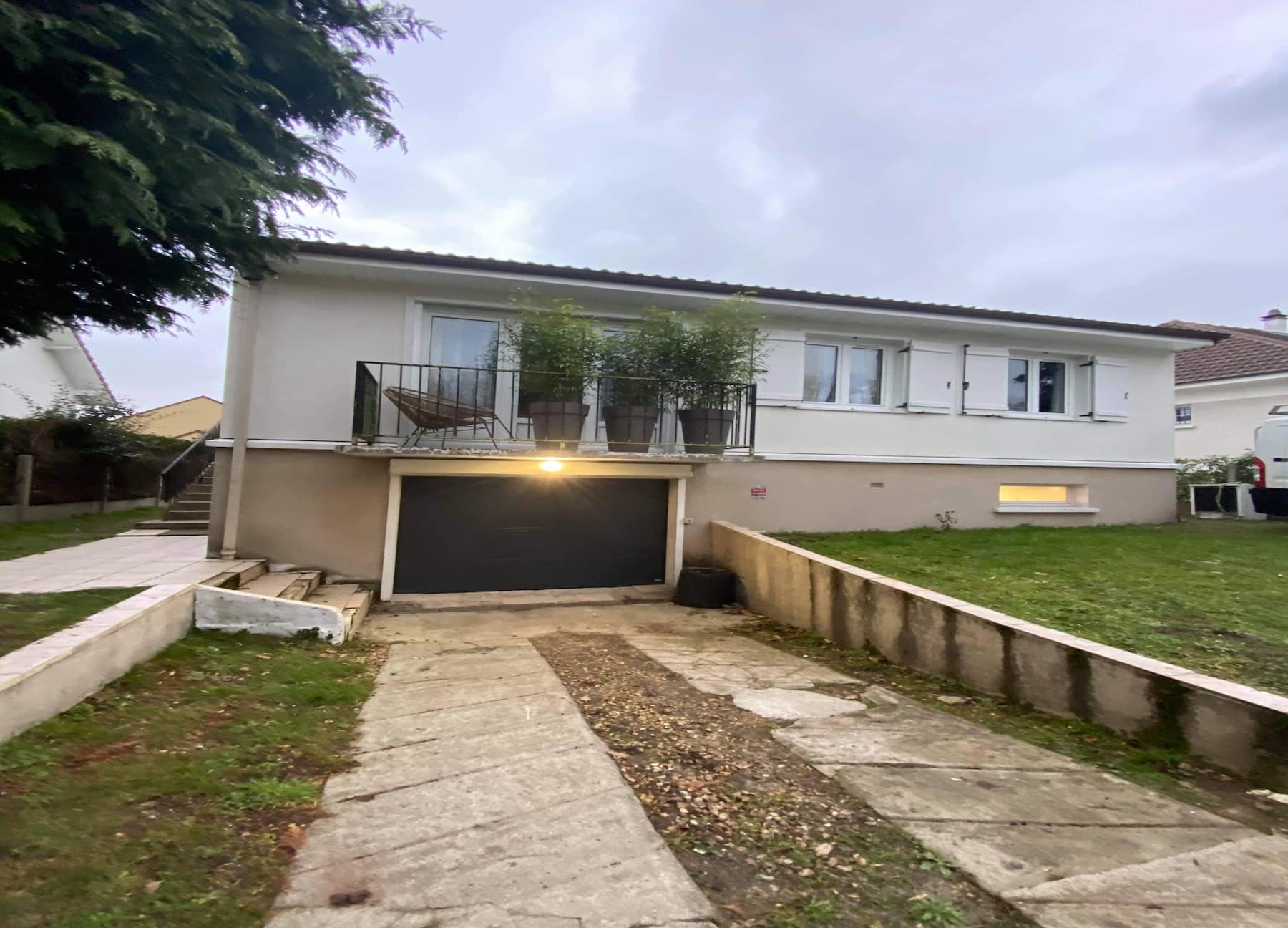 porte de garage en alu à Bruyères-le-Châtel