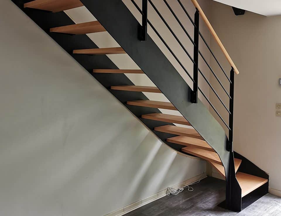 Escalier en acier et bois à Boutigny.