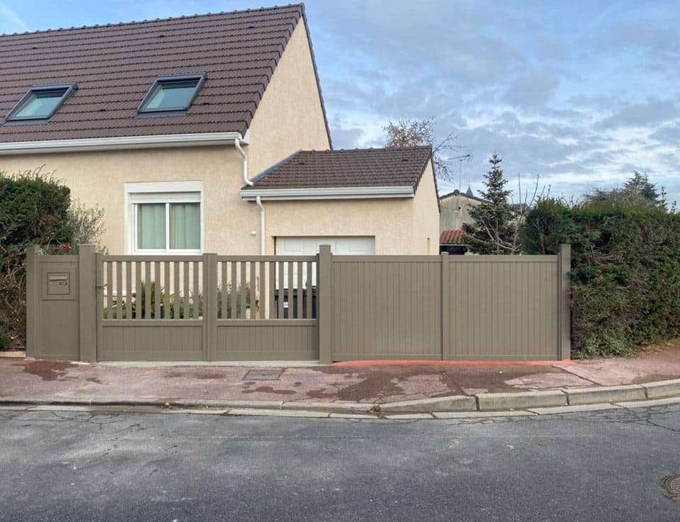 portail et clôture à Plessis-Pate