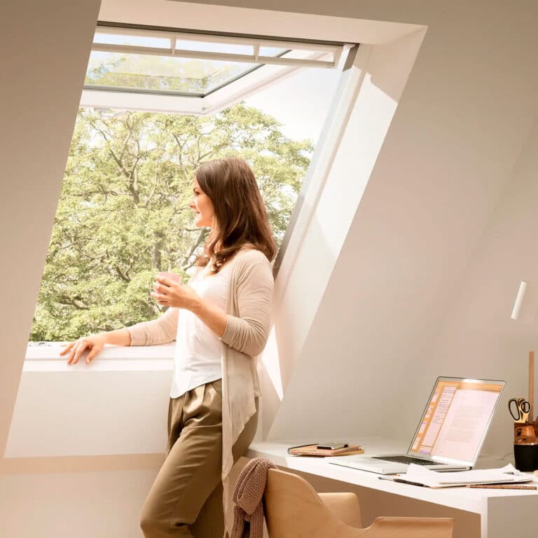 Fenêtre de toit Velux dans des combles aménagés