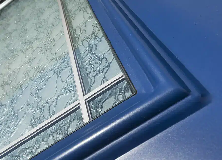 Porte PVC vitrée bleue en Essonne