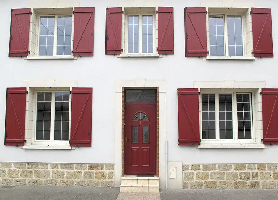 Porte PVC rouge modèle Galice