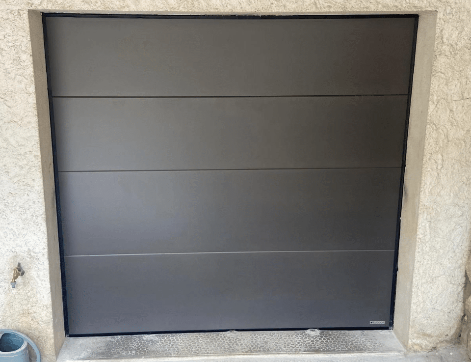 Changement d'une porte de garage en aluminium à la Ferté-Alais