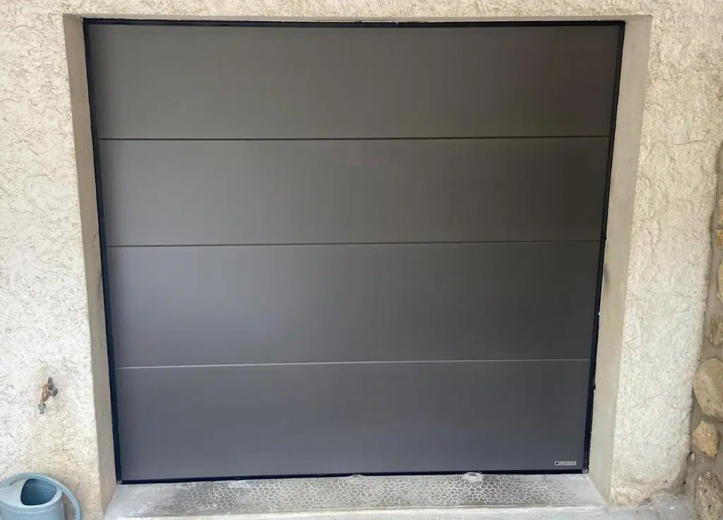 Changement d'une porte de garage en aluminium à la Ferté-Alais