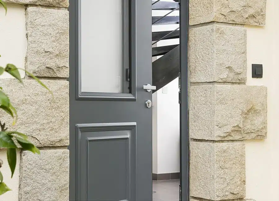 détail d'une porte en aluminium Toscane